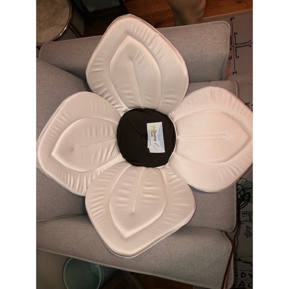 Blooming Bath Lotus Yellow + White - Picture 10 of 10